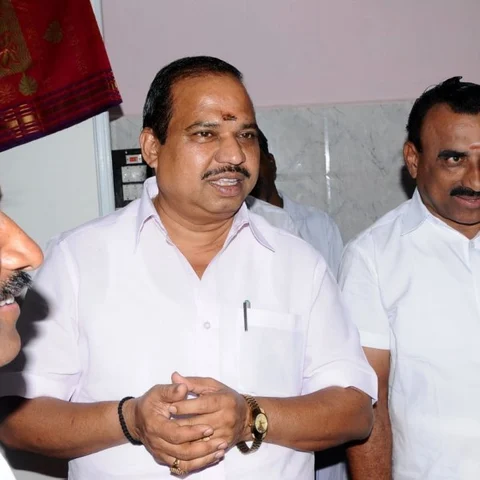``அக்ரிக்கு ஓட்டு கேட்டு மக்களிடம் செல்லமாட்டோம்!” -தி.மலை அ.தி.மு.க-வில் வெடிக்கும் உட்கட்சி மோதல்