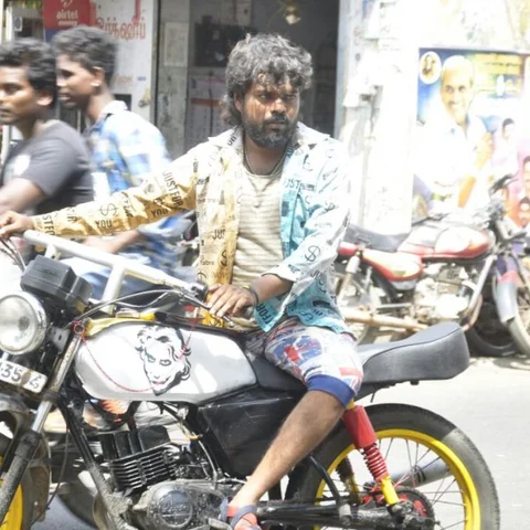 ’’ரஜினி மாதிரி ஹேர்ஸ்டைல் வந்தா கெடா வெட்றதா வேண்டிக்கிட்டேன்..!’’ - 'குரங்கு பொம்மை' சிந்தனை
