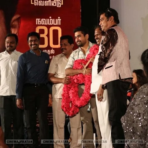 `` ‘அந்த’ நடிகரும் ’சிரிப்பு’ நடிகரும் 'எப்படி வாழக் கூடாது’னு உதாரணம்..!’’ - 'அண்ணாதுரை' விழாவில் பரபரப்பு