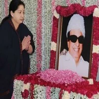 எம்.ஜி.ஆர். நினைவு நாள்: ஜெயலலிதா, முதல்வர் ஓபிஎஸ் அஞ்சலி!