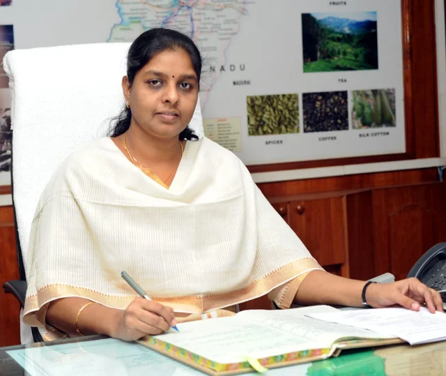 ஆட்சியரை சந்திக்கமுடியாத விரக்தியில் முதியவர் தீக்குளிப்பு!