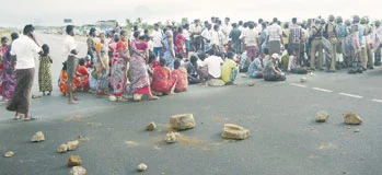 நாங்குநேரி துப்பாக்கி சூடு: பதட்டம் நீடிப்பு; இன்ஸ்பெக்டர் இடமாற்றம்!