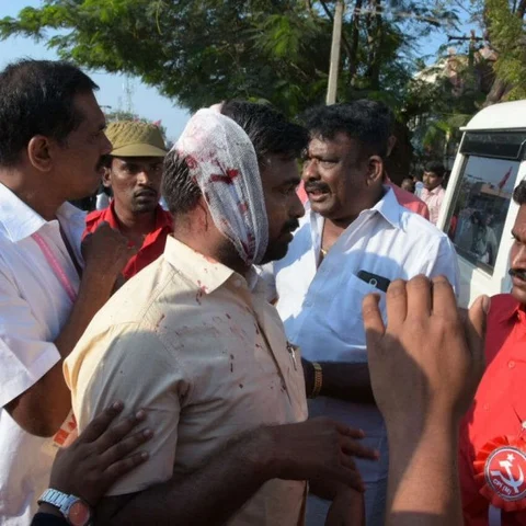 `காட்டுமிராண்டித்தனமான போலீஸ் அதிகாரியின் தாக்குதல்!’ - மார்க்ஸிஸ்ட் கம்யூனிஸ்ட் கட்சி காட்டம்
