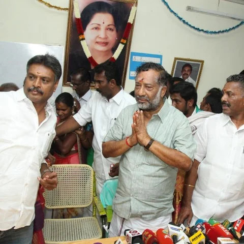 மதுரை ஆவின் சேர்மனாக ஓ.ராஜா பொறுப்பேற்பு!- புறக்கணித்த அமைச்சர்கள்