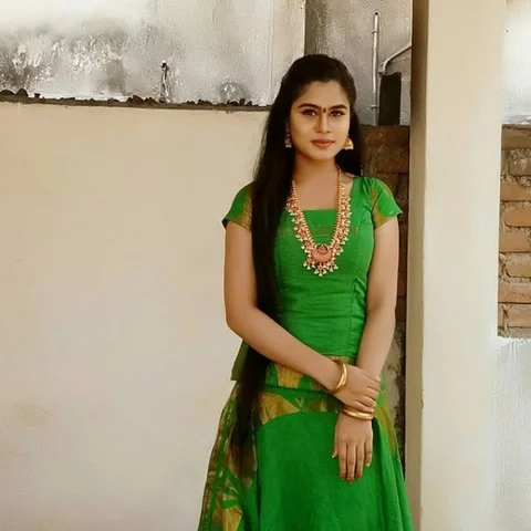 ``மைனா நந்தினி அக்கா மாதிரி இருக்கணும். ஏன்னா..?’’ - `அரண்மனைக்கிளி’ மதுமிதா