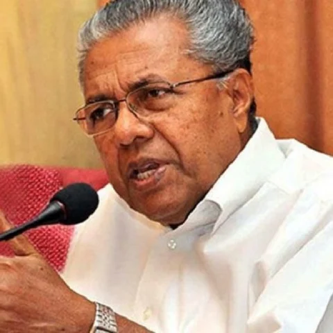 கேரளாவை மீட்க 2,600 கோடி ரூபாய் தேவை! - மத்திய அரசிடம் பினராயி விஜயன் கோரிக்கை