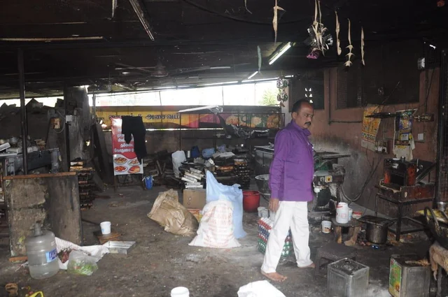 நாகையில் நகராட்சி உணவு பாதுகாப்பு அலுவலர் அதிரடி ஆய்வு - பிரபல பேக்கரிக்கு எச்சரிக்கை