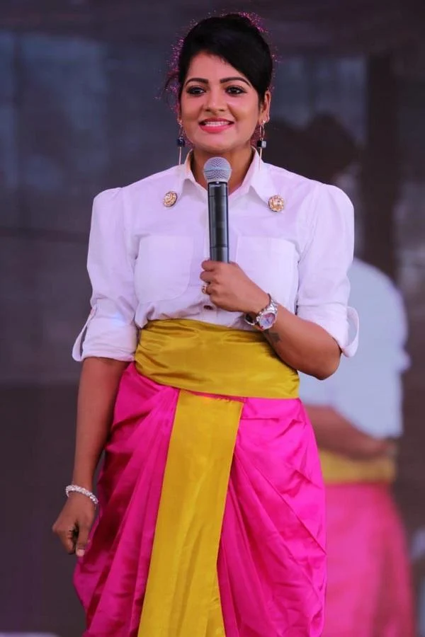 பல டிசைனர்ஸ், வார்ட்ரோப் புது டிரஸ், சமந்தா இன்டோ-வெஸ்டர்ன் டிரஸ் - வீஜே சித்ராவின் ஃபேஷன் பக்கம்