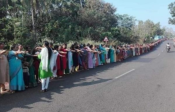 620 கி.மீ; ஐம்பது லட்சம் பேர் - கேரளாவை அதிரவைத்த பெண்கள்