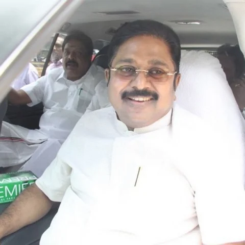 `தினகரன் எதிர்ப்பு வெறும் கண்துடைப்பு நாடகமா?' - கலக்கத்தில் பி.ஜே.பி!