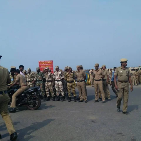 மெரினாவில் போராட்டம் நடத்த அனுமதிக்க முடியாது: தமிழக அரசு திட்டவட்டம்!