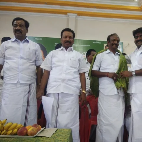 `எங்கே போனீர்கள் அம்மாவின் வாரிசுகள்' - தினகரனுக்கு எதிராகப் பொங்கிய கொறடா