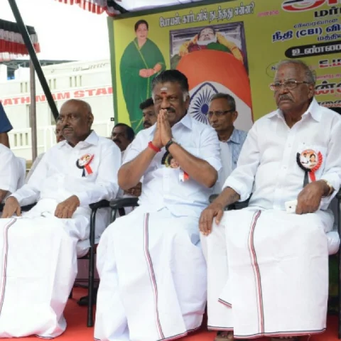 ஓ.பி.எஸ் அணியினர் உண்ணாவிரதம்: எழும்பூரில் பன்னீர்செல்வம்