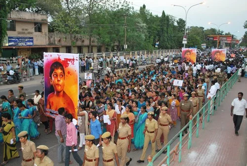 10வது நாளாக பற்றி எரியும் தமிழகம்! (படங்கள்)