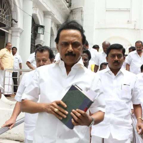 ``மாநில சுயாட்சி”!- ஆளுநரின் அதிரடியும்... தி.மு.கவின் அடிநாதமும்