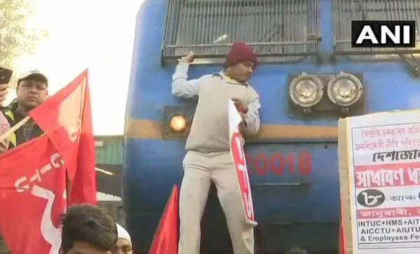 ரயிலை மறித்த தொழிலாளர்கள்! - வட மாநிலங்களில் விஸ்வரூபம் எடுத்த பாரத் பந்த்