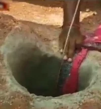 600 அடி குழியில் தவறி விழுந்த சிறுமியை மீட்க போராட்டம் (படங்கள்)