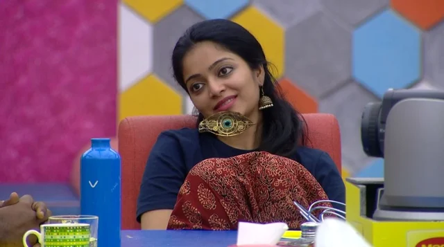 ``மேல கை வைடா பாக்கலாம்...? ஏன் இவ்ளோ கோபம் மும்தாஜ்? #BiggBossTamil2