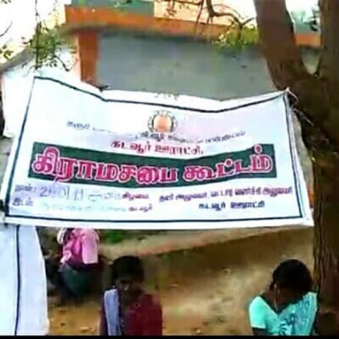 ``இளைஞர்கள்னா இப்படிதான் இருக்கணும்!" - முறைகேட்டைத் தட்டிக்கேட்ட இளைஞர்களைப் பாராட்டிய ஜோதிமணி