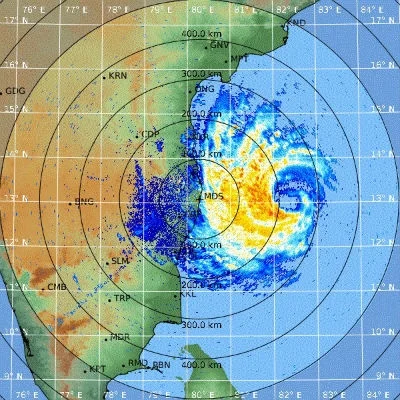 #Vardah - சென்னைக்கு அருகே மழை மேகங்கள்