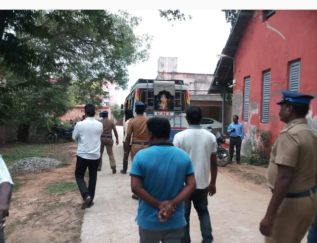 வாட்ஸ்அப்பில் பெண்களை விமர்சித்த விவகாரம்! கைதானவர்களுக்கு நீதிமன்ற காவல்