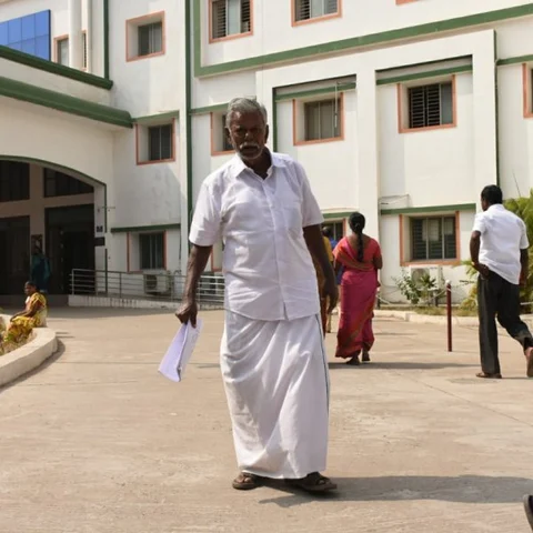 நிலத்தை அபகரித்த தி.மு.க பிரமுகர்கள் - கருணைக் கொலைக்கு அனுமதி கேட்கும் கோவை முதியவர்