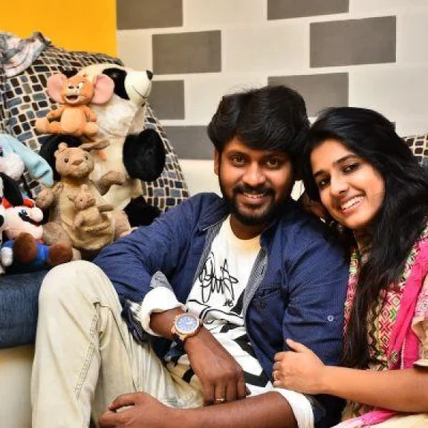 "இப்போ நீங்க பார்த்த வீடியோ சும்மா டிரைலர்தான்..!"- ரியோ - ஸ்ருதி சர்ப்ரைஸ்