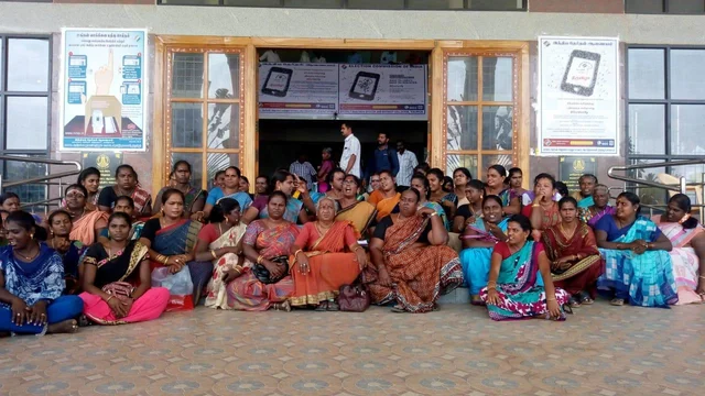 4 வருடங்களாக வீடு கட்டித்தரவில்லை - திருப்பூர் ஆட்சியர் அலுவலகத்தை முற்றுகையிட்ட திருநங்கைகள்