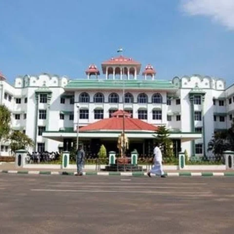 புதுக்கோட்டையில் அனுமதியின்றி பார்கள்? ஆட்சியர் அறிக்கை தர உத்தரவு