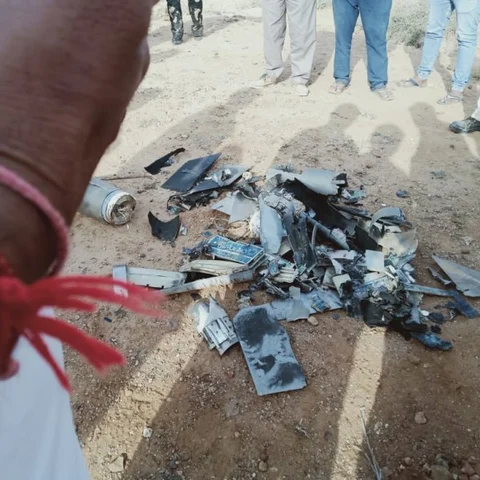குஜராத்தில் ட்ரோனை பறக்கவிட்ட பாகிஸ்தான்! - மறு கணமே சுட்டு வீழ்த்திய இந்திய வீரர்கள்