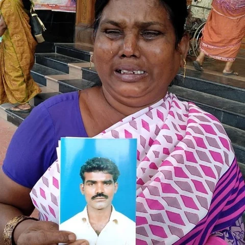 `6 மாசத்துக்கு முன்னாடி கூப்டு போனாங்க; என்ன ஆச்சுனே தெரில!' - மகனை இழந்து தவிக்கும் தாய்