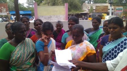 'கழிப்பறை கட்டினால்தான் 100 நாள் வேலை' - கிராம மக்களை அதிரவைத்த அதிகாரி