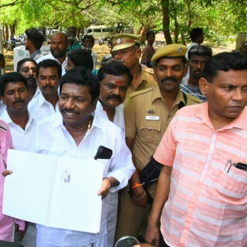 கருணாஸை ஒரு வாரம் காவலில் எடுத்து விசாரிக்க போலீஸார் மனு..!