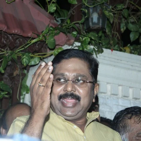 ''அரசனை நம்பி புருஷனை கைவிட்டுவிடாதீர்கள்..!''- அணிகளுக்குக் கெடு விதிக்கும் டி.டி.வி.தினகரன்