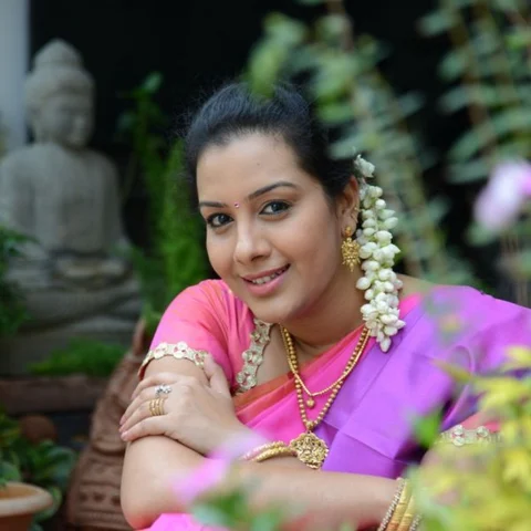 ``என்னது.... காதல்.. கல்யாணமா..?’’ - `தெய்வமகள்' சுஹாசினி