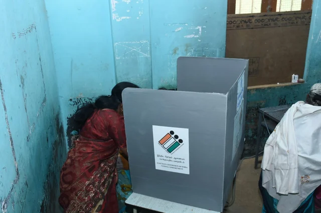 தமிழகத்தில் 37 தொகுதிகளில் ஓட்டுப்பதிவு நிறைவு! - 69.55 சதவீதம் வாக்குகள் பதிவானதாக தகவல் #LiveUpdates #Electionwithvikatan