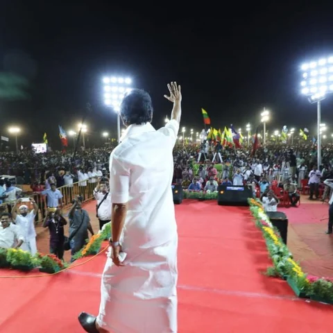 பதுக்கலை ஆரம்பித்த தி.மு.க... களத்தை மாற்றிய கணிப்புகள்!