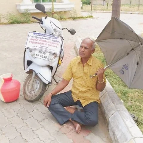 ``குடிநீர் விநியோகத்தை ராணுவத்திடம் ஒப்படையுங்கள்!” - ஓய்வுபெற்ற அரசு ஊழியரின் தர்ணா