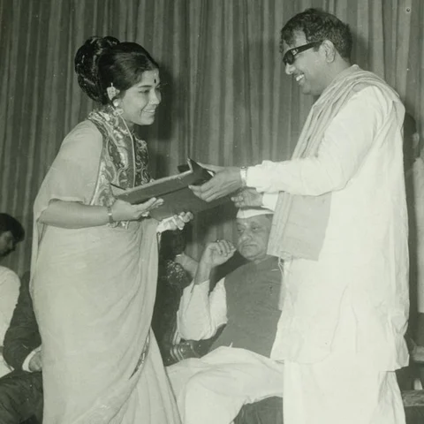 ``இனி அசைவம் சாப்பிடமாட்டேன்னு கலைஞர் சொன்ன காரணம் கேட்டு, நெகிழ்ந்தேன்!" - செளகார் ஜானகி
