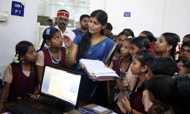 'கலெக்டர் எப்படி இருப்பாங்க?'- சேலம் ஆட்சியர் ரோஹிணியிடம் நெகிழ்ந்த மாணவிகள்!