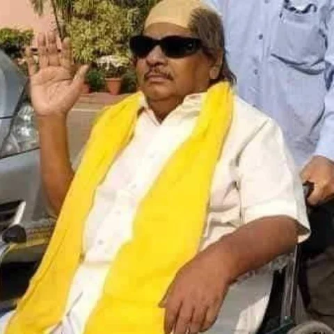 கருணாநிதி வேடத்தில் நாடாளுமன்றம் வந்த ஆந்திர எம்பி!