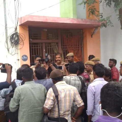நிர்மலா தேவி மீது 3 பிரிவுகளில் போலீஸார் வழக்கு பதிவு!