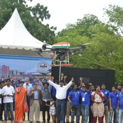 `ட்ரோன் போட்டியில் கின்னஸ் சாதனை முயற்சி!’ - அசத்திய நடிகர் அஜித் பயிற்சியளிக்கும் எம்.ஐ.டி மாணவர்கள் குழு