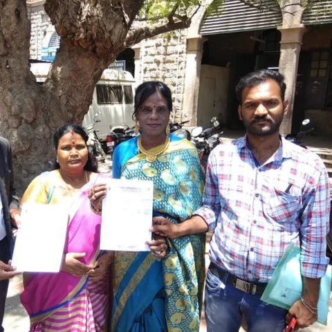 `மதுரையில் தேர்தல் தேதியை மாத்தலன்னா எங்களின் வாக்கு சதவிகிதம் குறையும்!'- திருநங்கை மனு