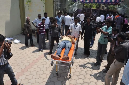 மாணவர்கள் போராட்டம். போலீஸ் அத்துமீறல்!!