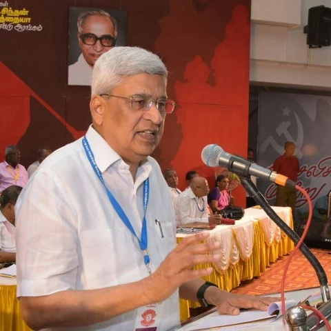 `மோடியின் 2 வாக்குறுதிகளும் பொய்யாகிவிட்டன' - தூத்துக்குடியில் பொங்கிய பிரகாஷ் காரத்