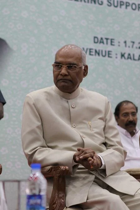 பொதுப்பிரிவினருக்கு 10 சதவிகித இட ஒதுக்கீடு! - குடியரசுத் தலைவர் ஒப்புதல்