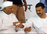 உண்ணாவிரதத்தை கைவிட்டார் கெஜ்ரிவால்