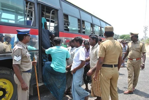 கடல்நீரை, குடிநீராக்கும் ஊழியர்களுக்கு அடிஉதை: மீனவர்கள் ஆவேசம்!