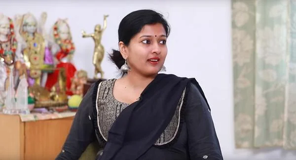 ``குழந்தை, குடும்பம்னு வாழ ஆசையா இருக்கு!" - `பிக் பாஸ்' காயத்ரி